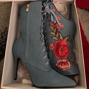 CAPE ROBIN New in box size 10 denim boot